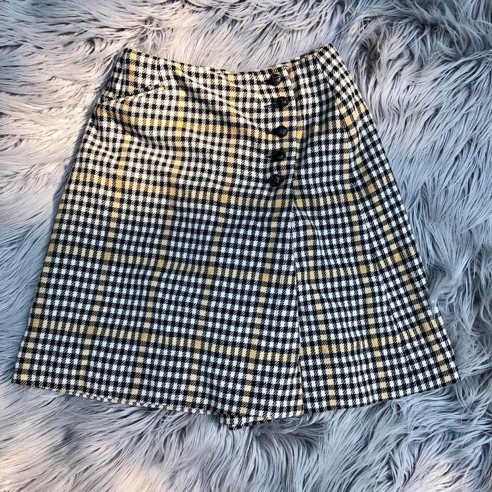 True Vintage Early 1960s Evan-Picone High-Waist Wool Skort with Buttons, Size 8 - Picture 3 of 8